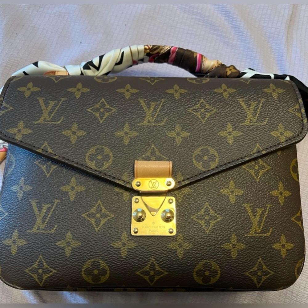Louis Vuitton Pochette Metis
